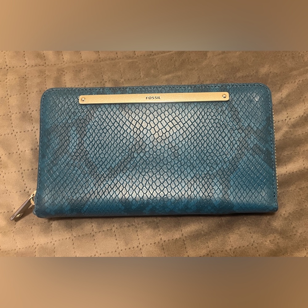 Fossil “Liza Zip” Teal Leather Snakeskin Wallet NWT